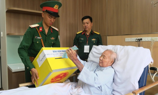 Patients are directly elected despite being treated at Military Hospital 175. Photo: Nguyen Ly