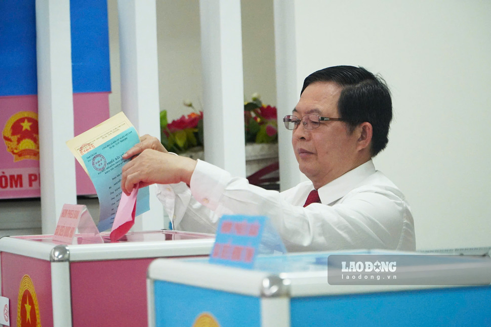 Member of the Party Central Committee, Deputy Prime Minister Ho Quoc Dung participates in elections in Gia Lai. Photo: Hoai Phuong