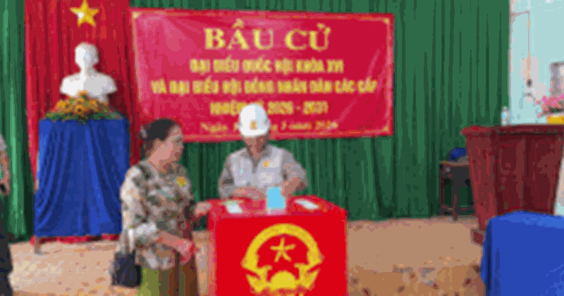 Công nhân nhà ở xã hội Giao Long đi bỏ phiếu dù xa nhà