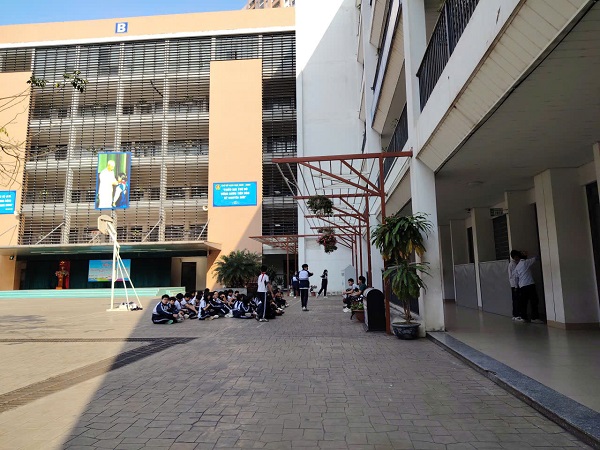 ハノイの学校における連携教育の問題は、保護者から多くの反対意見を受けています。写真:スエン・ドン