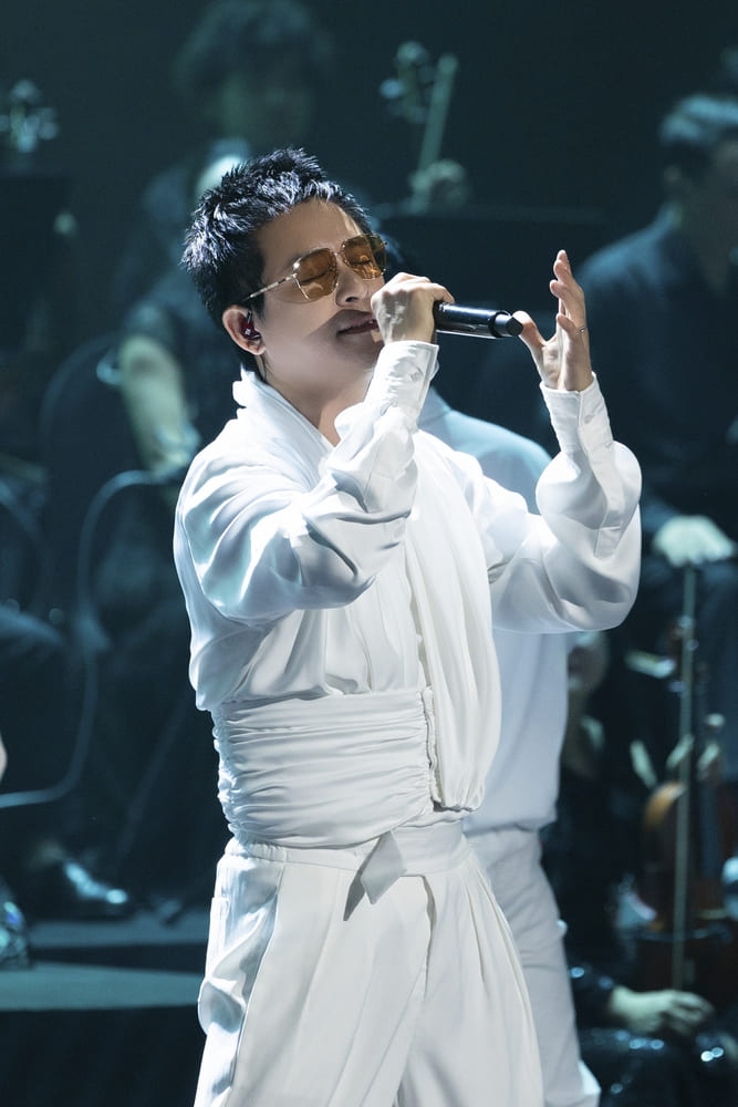 Sau biến cố trong cuộc sống, nam ca sĩ Tuấn Hưng mạnh mẽ trở lại và âm