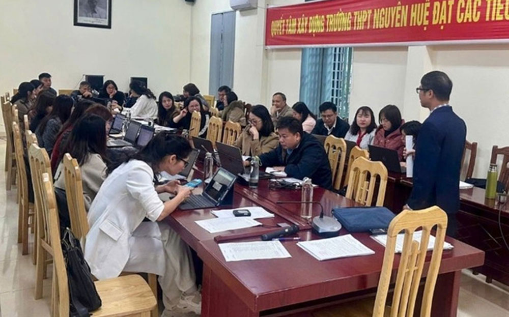 Les enseignants de Lào Cai sont formés pour améliorer leurs compétences avant les examens. Photo: Thu Trang