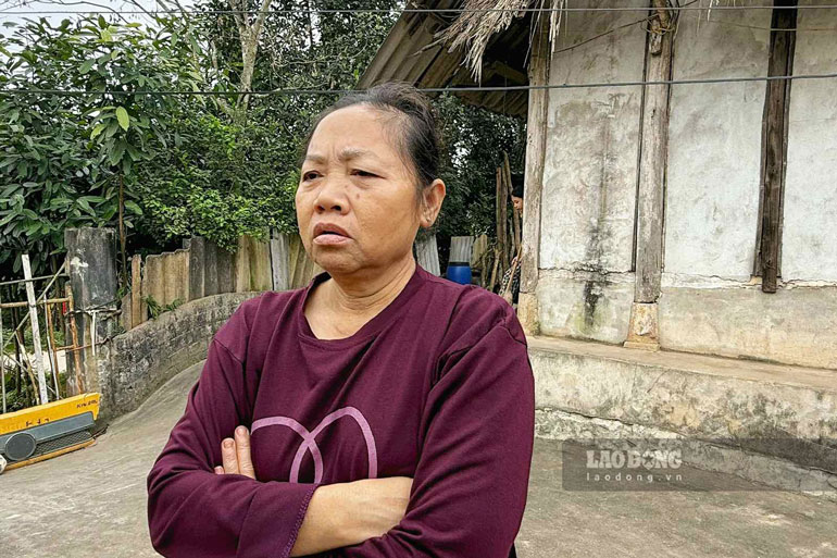 Bà Nguyễn Thị Liệu – người đang gắng gượng chăm sóc bốn đứa cháu nhỏ.