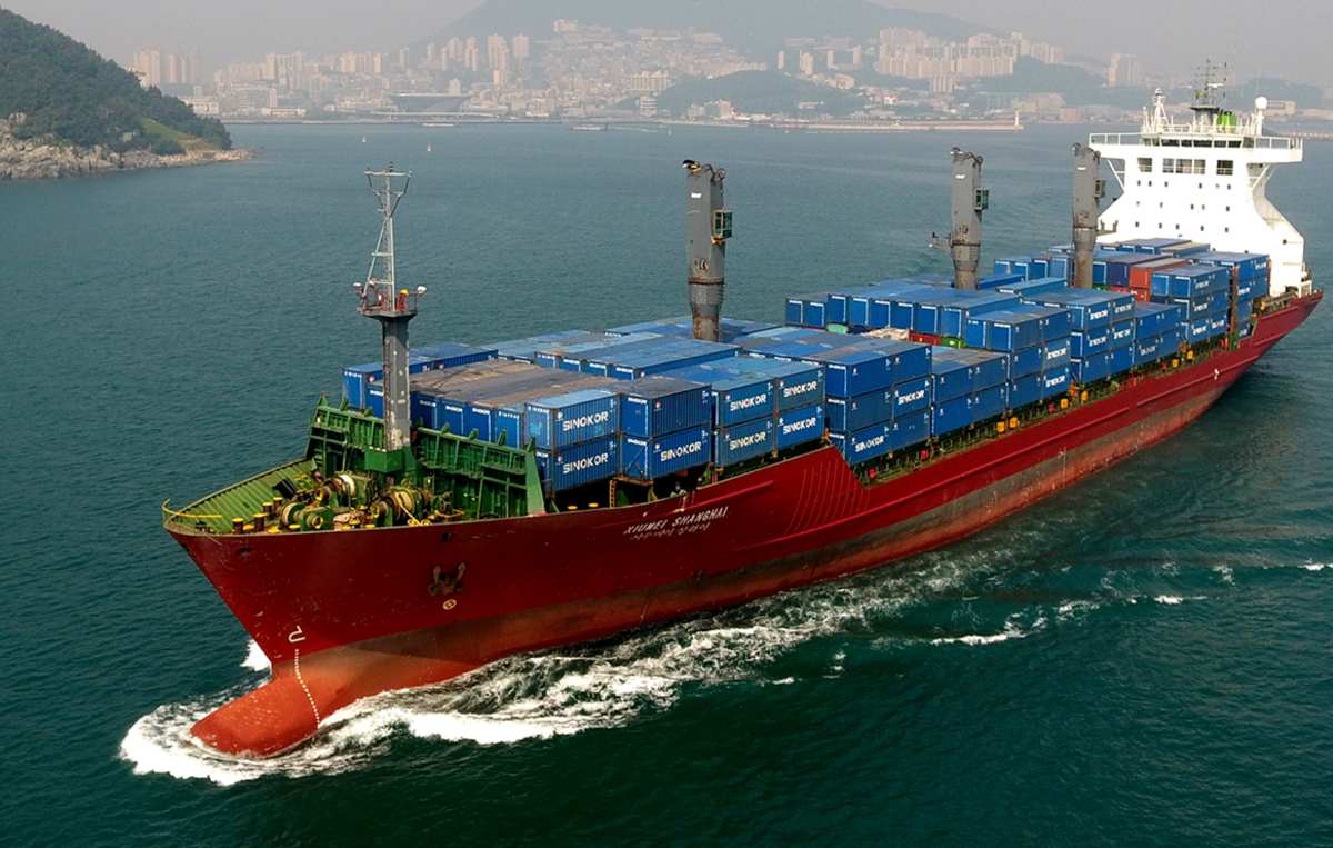 호르무즈 해협이 마비되자 시노코르 그룹은 선박을 최대 하루 50만 달러에 임대했습니다. 사진: 시노코르