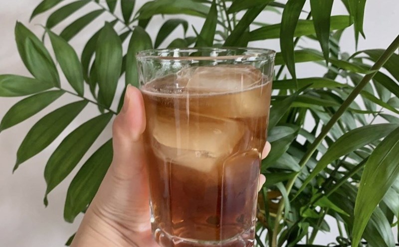 夜に甘い飲み物を飲む習慣は血糖値を上昇させる可能性があります。写真:タイン・タイン