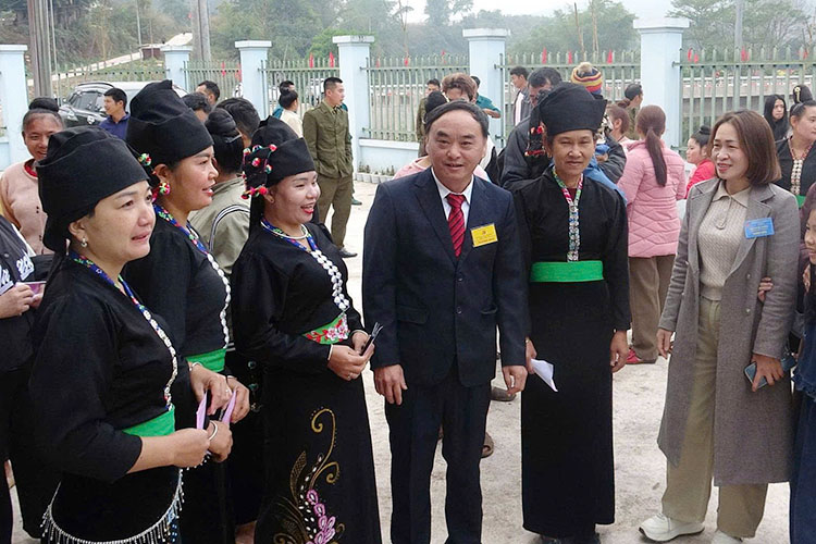 El 100% de los votantes de la comuna fronteriza de Nam Ke, provincia de Dien Bien, participaron en la votación. Foto: Quang Dat