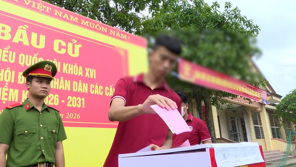 Voters at Quang Tri drug rehabilitation center participate in the election. Photo: Han Nguyen