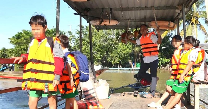 40 năm đưa học sinh qua sông, không một xu