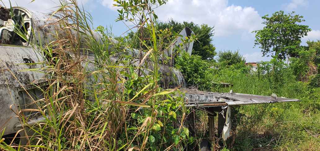 Hiện trạng chiếc máy bay MiG-21 bị bỏ quên tại Cà Mau. Ảnh: Nhật Hồ.