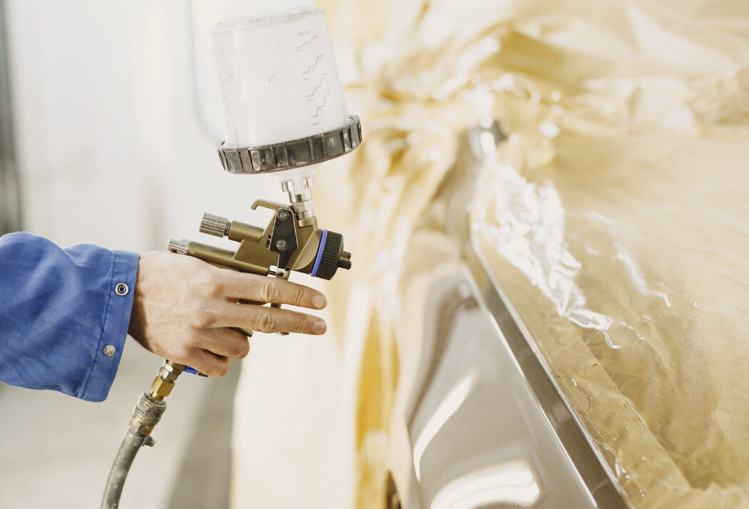 Car paint is easily damaged by weather, environment and incorrect care. Photo: Thuy Duong