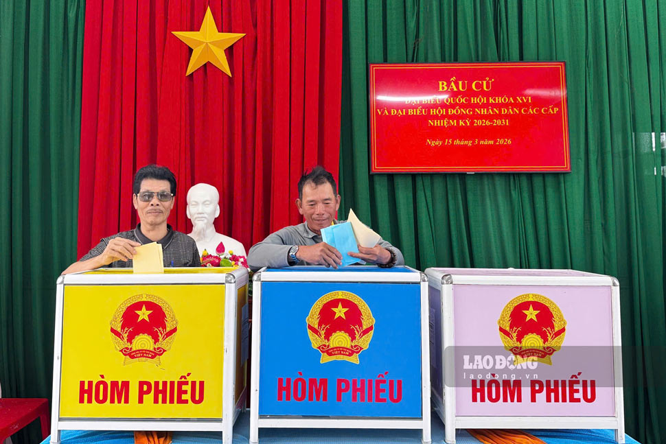 Voters in Nhon Chau island commune (Gia Lai) place their full trust in the election ballot. Photo: Hoai Phuong