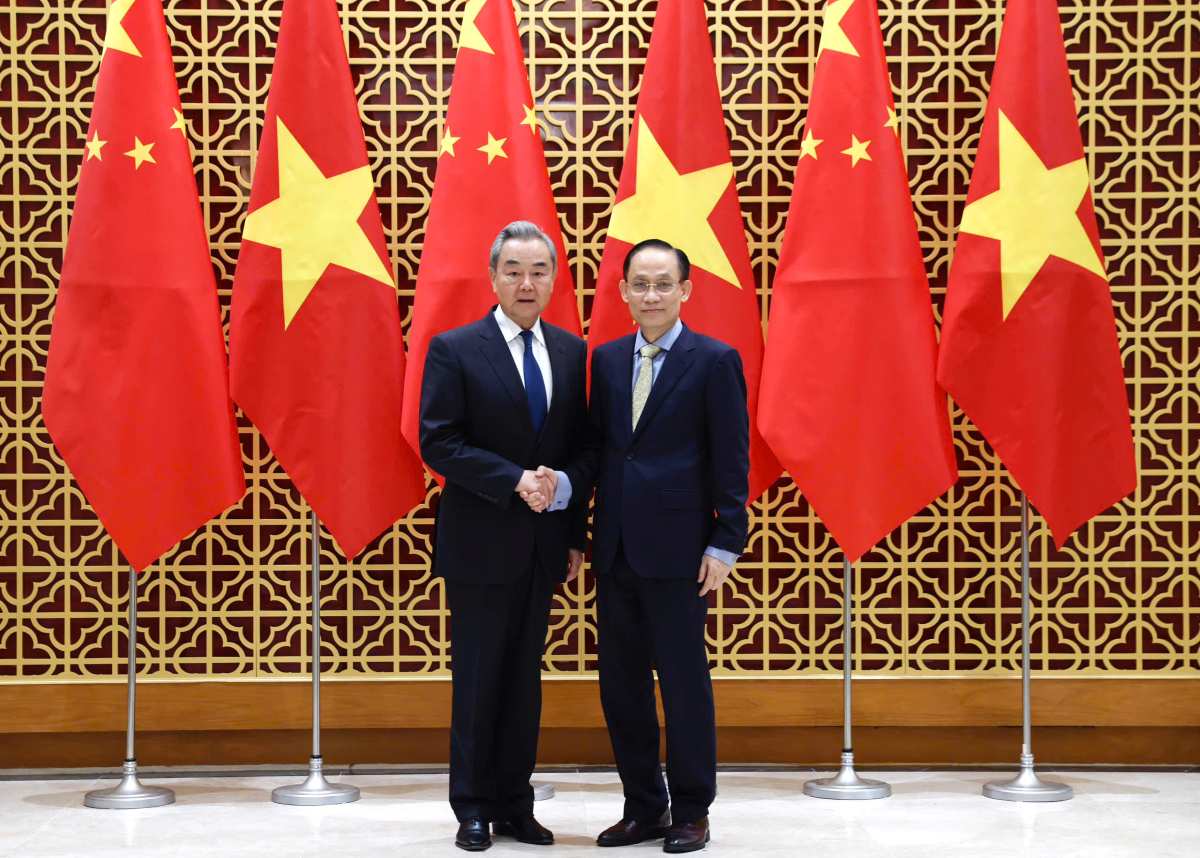 Politburo member, Minister of Foreign Affairs Le Hoai Trung and Politburo member, Chinese Minister of Foreign Affairs Wang Yi. Photo: Hai Nguyen