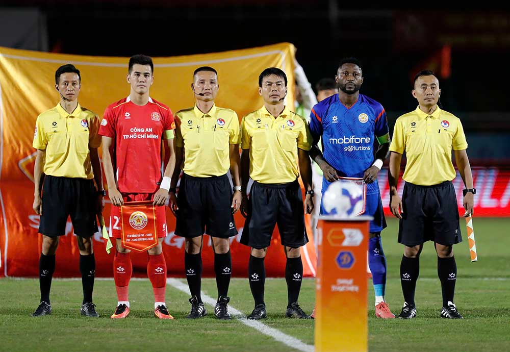 Tối 15.3, câu lạc bộ Công an TPHCM (áo đỏ) có cuộc tiếp đón PVF-CAND ở lượt trận vòng 16 V.League 2025-2026.