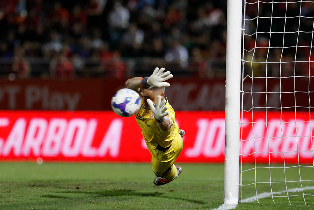 Trong ngày huấn luyện viên Kim Sang-sik đến sân, thủ môn sắp được triệu tập lên đội tuyển Việt Nam Lê Giang Patrik (theo thông tin từ câu lạc bộ Công an TPHCM) đã có màn trình diễn xuất sắc. Anh liên tục cứu thua xuất thần để giúp đội nhà không thủng lưới.