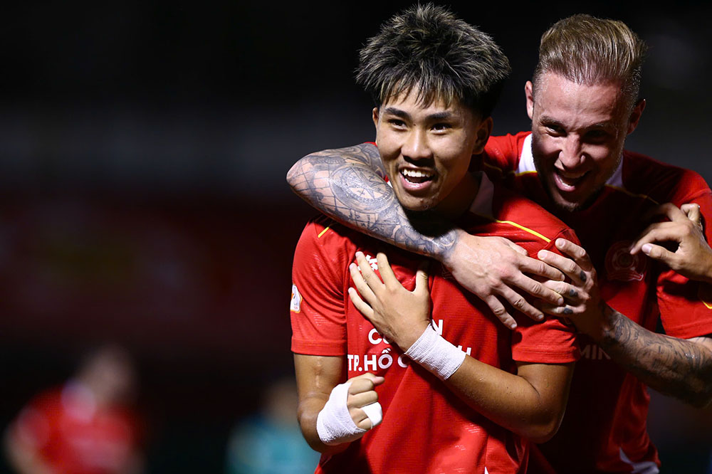 Bước sang hiệp hai, PVF-CAND là đội tạo ra nhiều tình huống nguy hiểm hơn nhưng Công an TPHCM mới là đội ghi bàn mở tỉ số. Từ pha tấn công tốc độ ở phút 76, bóng được căng ngang vào vòng cấm để Ngô Đăng Khoa băng vào đệm bóng cận thành chính xác, ghi bàn mở tỉ số cho Công an TPHCM.