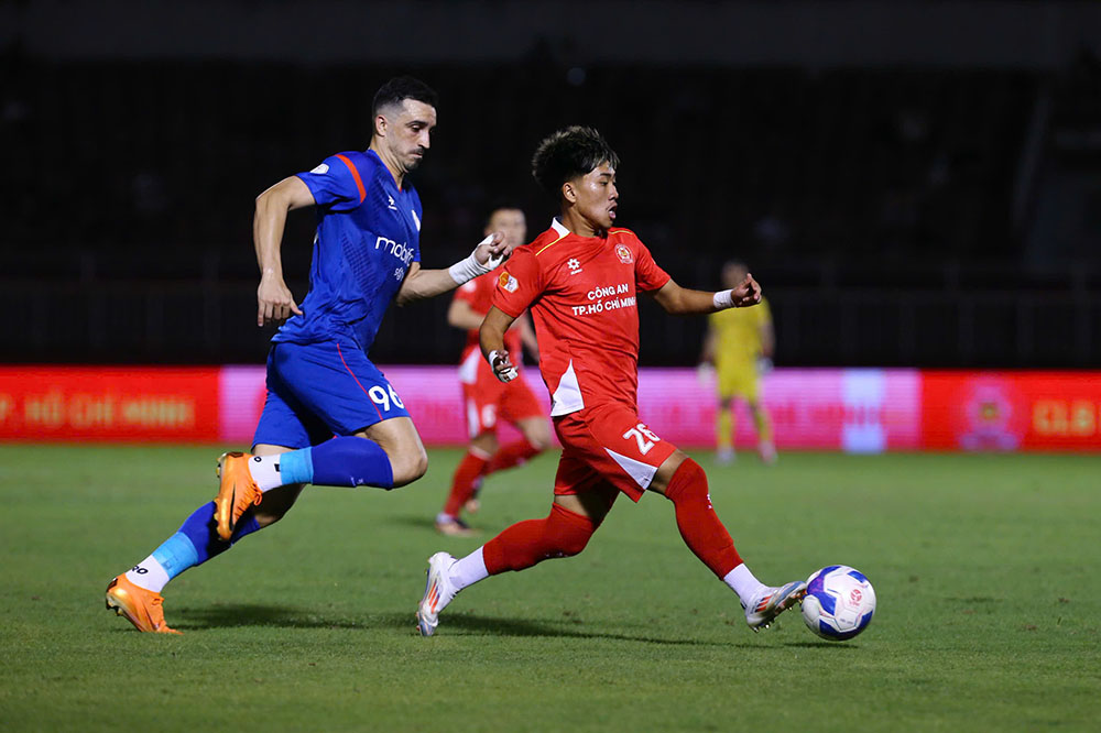 Đáng chú ý, Công an TPHCM lại là đội chơi lép vế trước PVF-CAND.