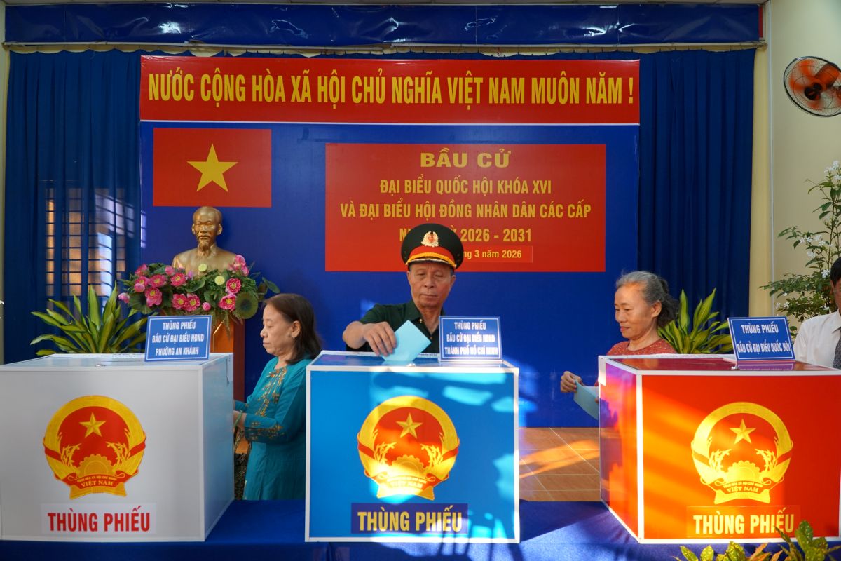 Voters vote in An Khanh ward, Ho Chi Minh City. Photo: Thanh Chan