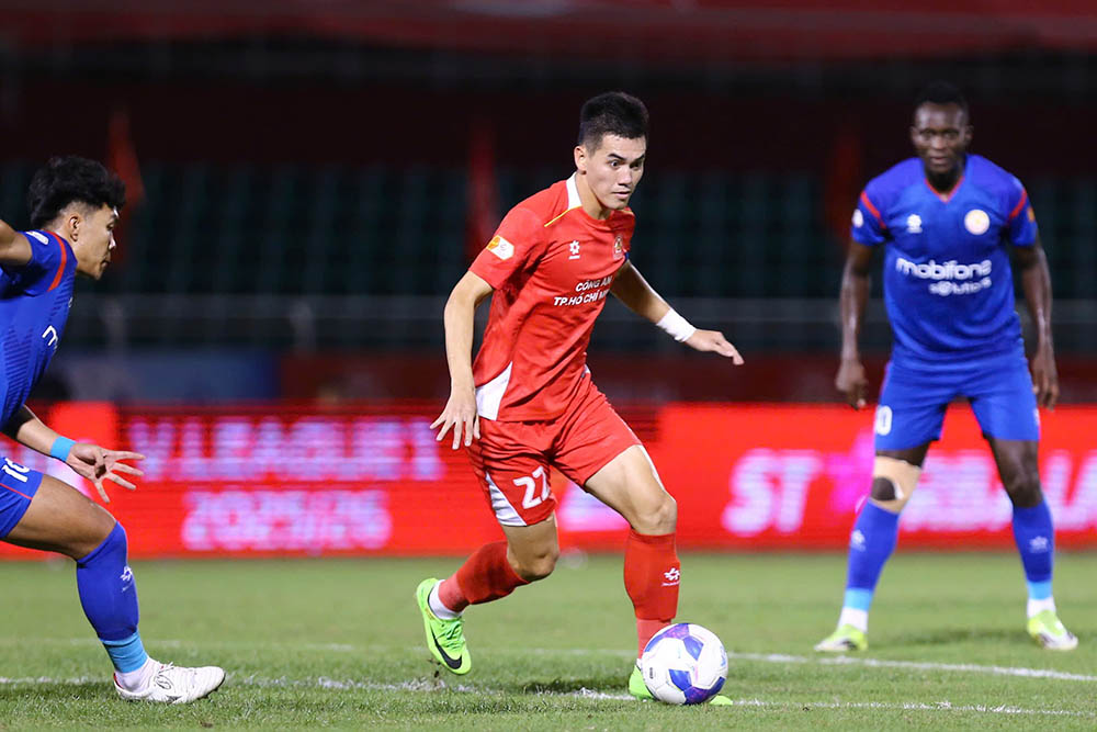 Tiền đạo Tiến Linh có thêm một trận đấu thất vọng. Ảnh: Thanh Vũ