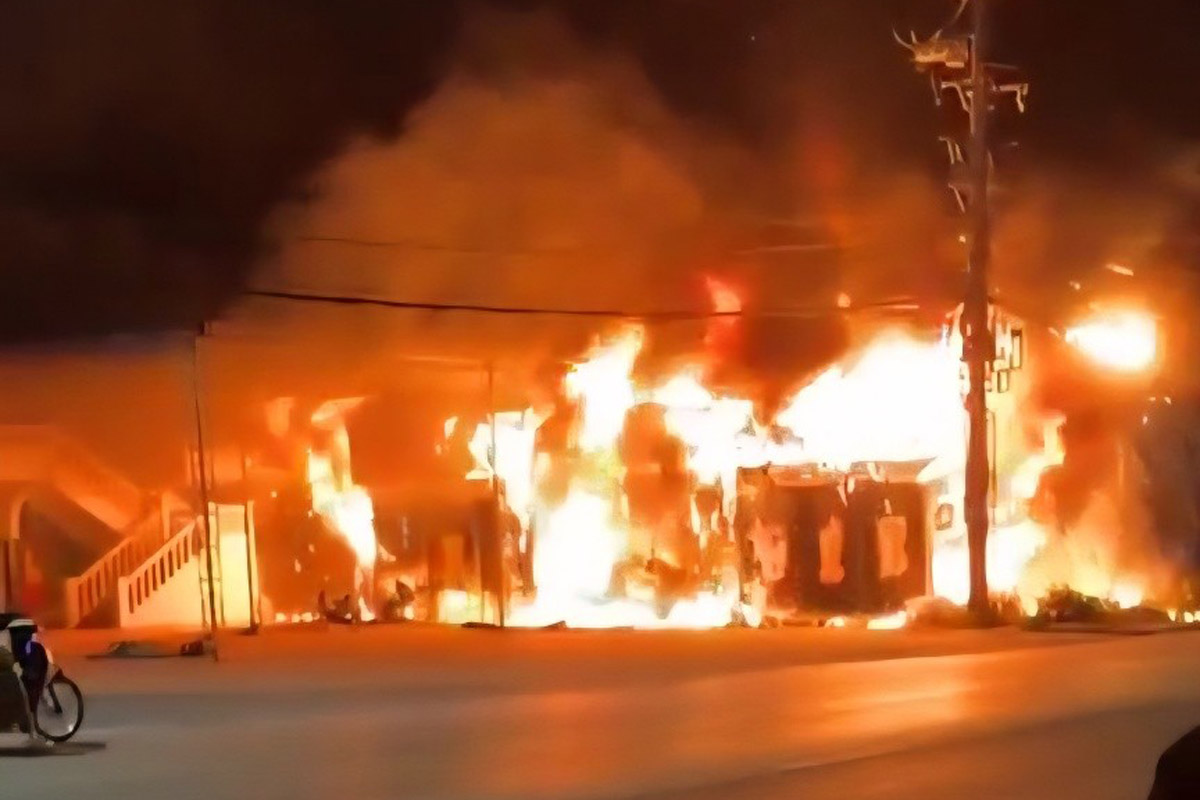 The fire occurred at a beverage business in Group 5, Nam Son area, Vang Danh ward, Quang Ninh province. Photo: People provided