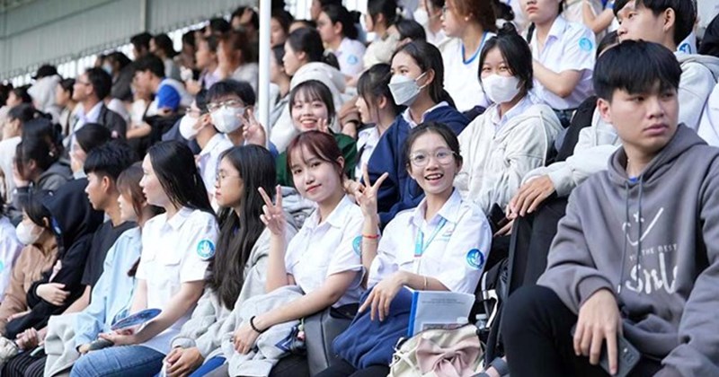 Khi nào sinh viên đại học được xét và trao học bổng khuyến khích?