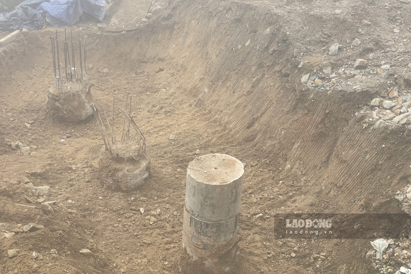 Các hạng mục về trụ cầu đang được triển khai. Ảnh: Đinh Đại 