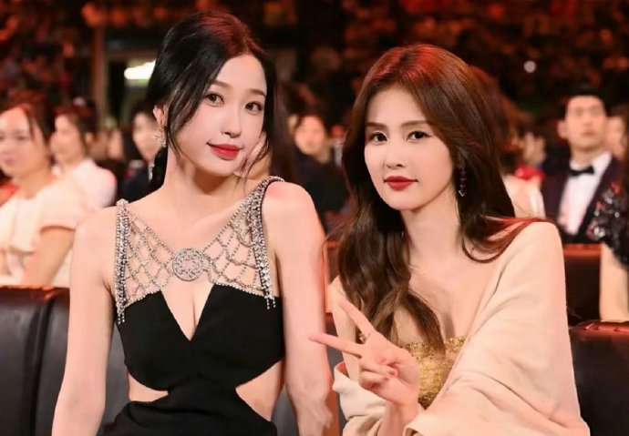 Two actors Ngu Thu Han and Bach Loc. Photo: Xinhua