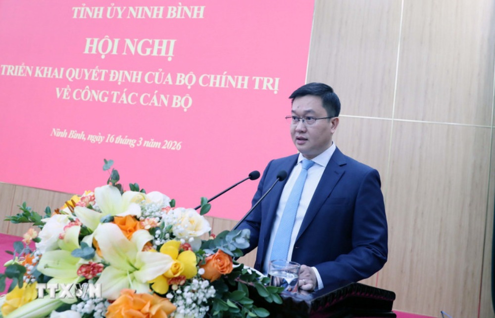New Deputy Secretary of Ninh Binh Provincial Party Committee Tran Dang Quynh speaks to receive his assignment. Photo: VNA