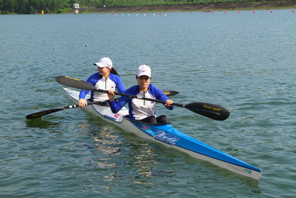 Các vận động viên tranh tài ở nhiều nội dung Canoeing và Rowing tại Hồ Đồng Nghệ. Ảnh: Thanh Huyền