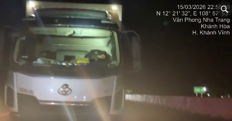 Phạt tài xế xe tải dừng ngủ trên làn khẩn cấp cao tốc Vân Phong - Nha Trang