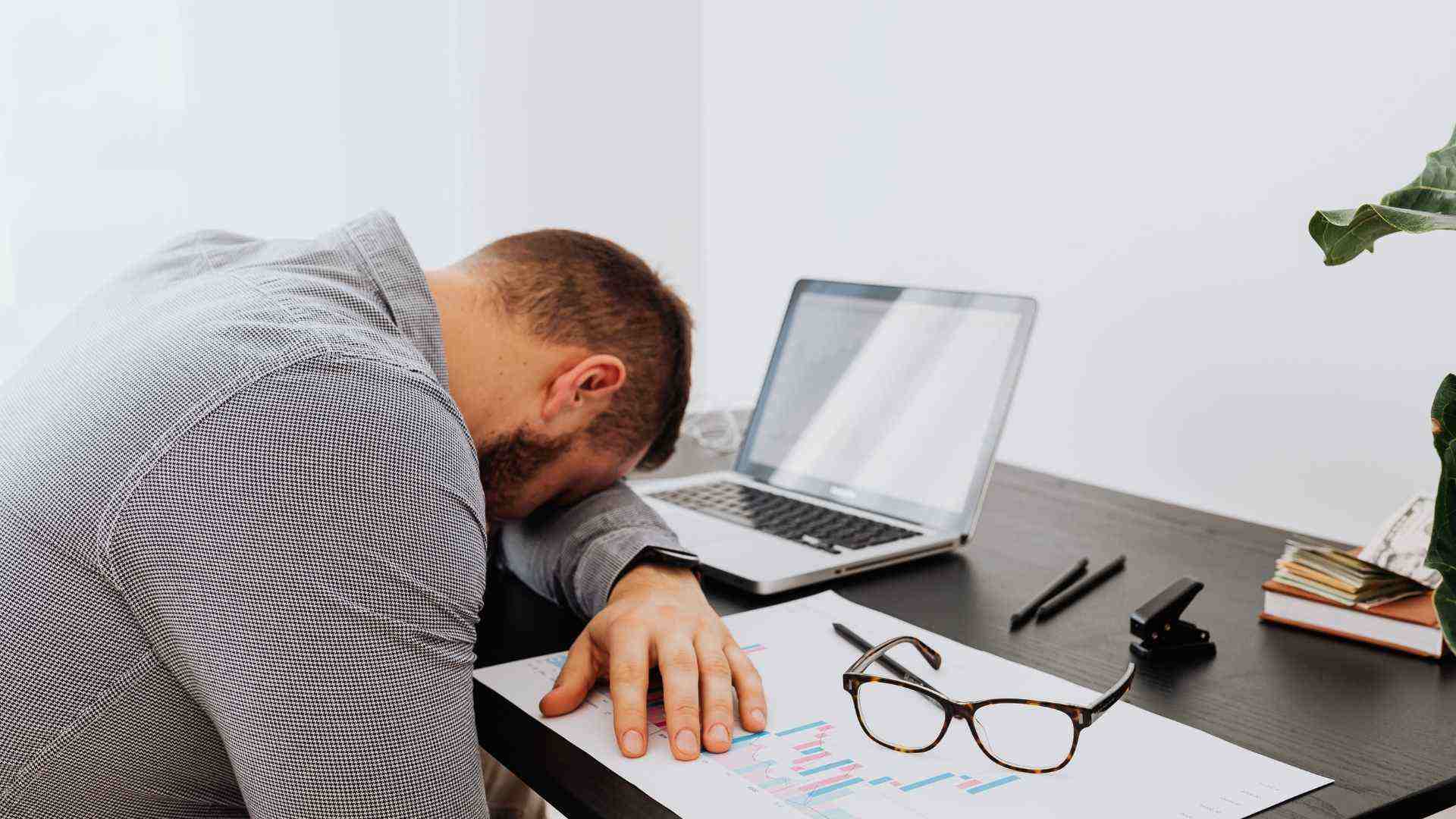 Effective tips to overcome afternoon drowsiness