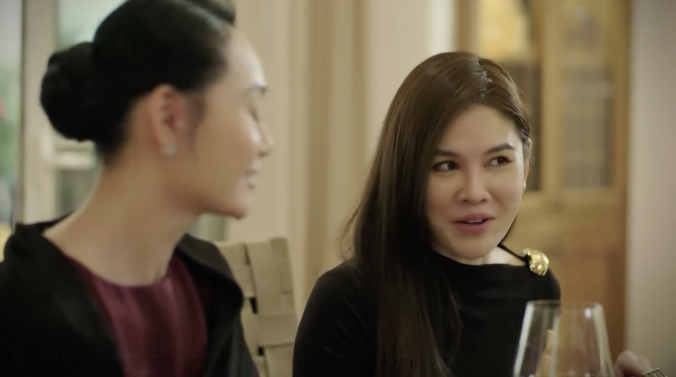 Buổi ra mắt khiến Thương lạc lõng trong tập 10 “Bước chân vào đời“. Ảnh: VFC.