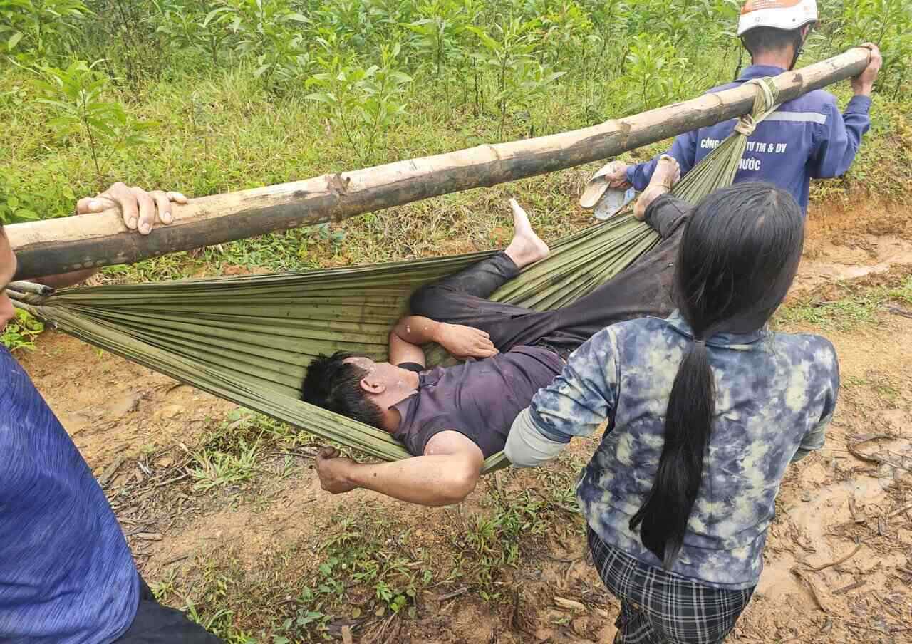 Two people were seriously injured by a 110kV high-voltage power line electrocuting people. Photo: People provided