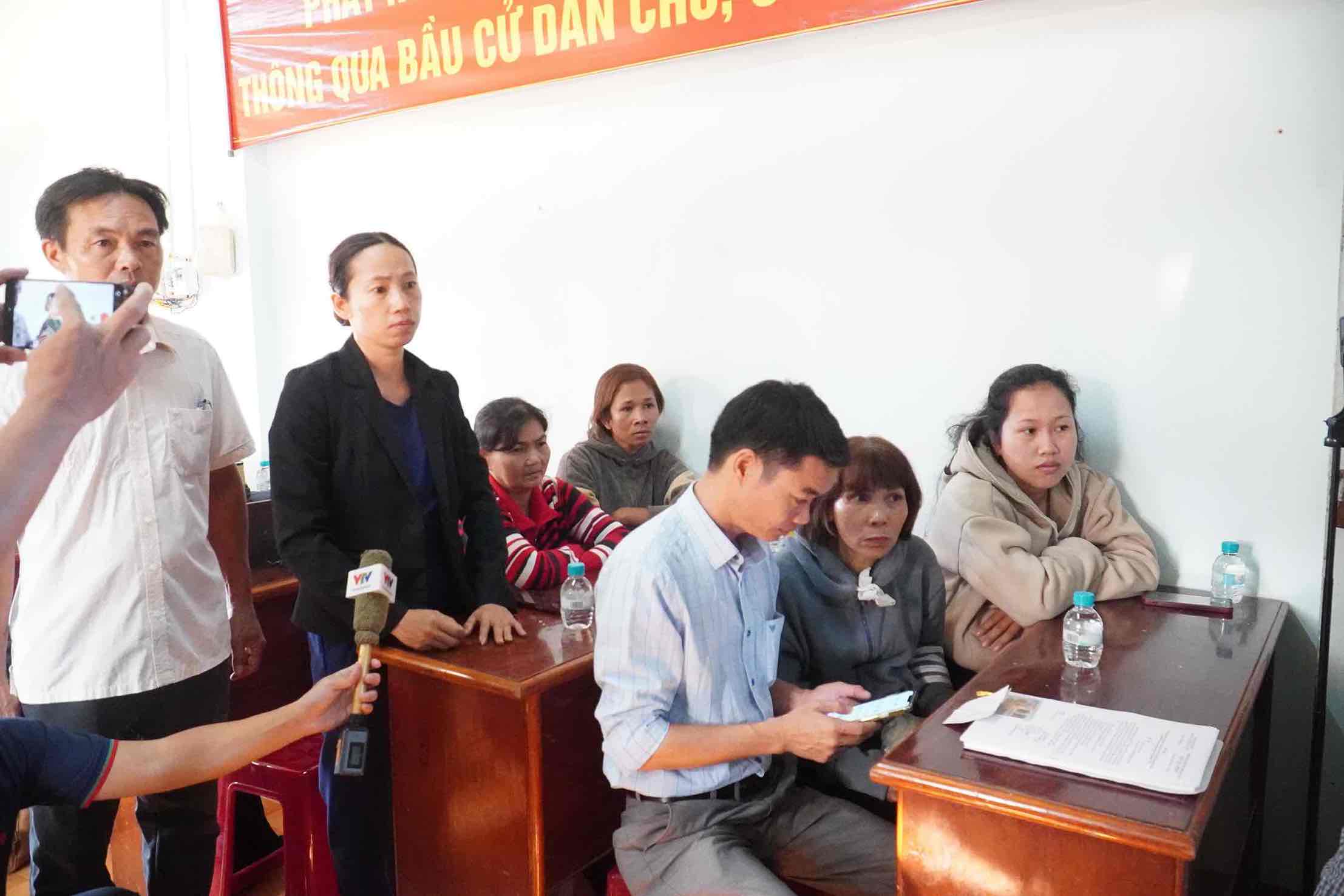 Người dân đề nghị sớm đảm bảo các quyền lợi. Ảnh: HAC