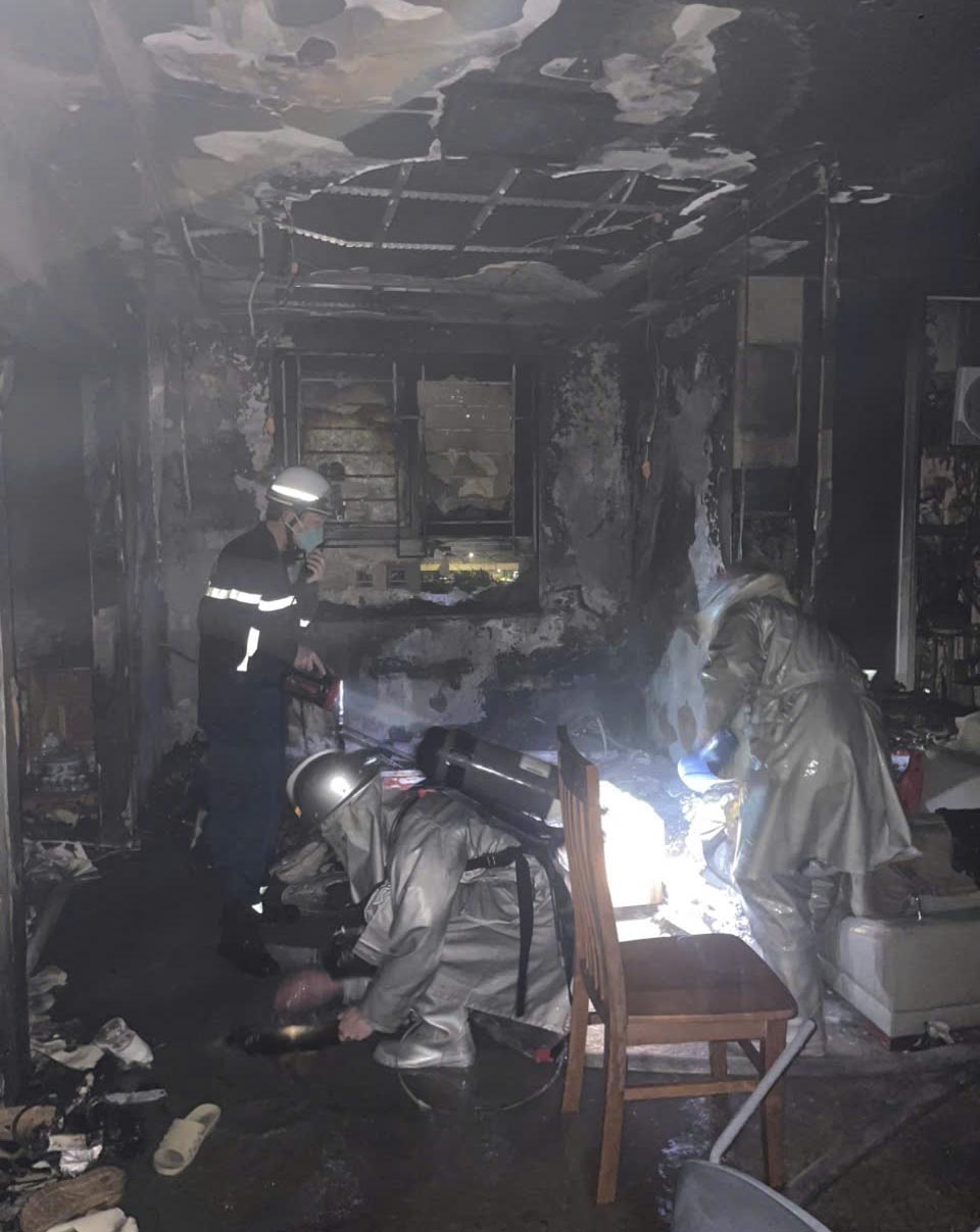 Hiện trường vụ cháy trong căn hộ chung cư Ecohme 1. Ảnh: Công an Hà Nội