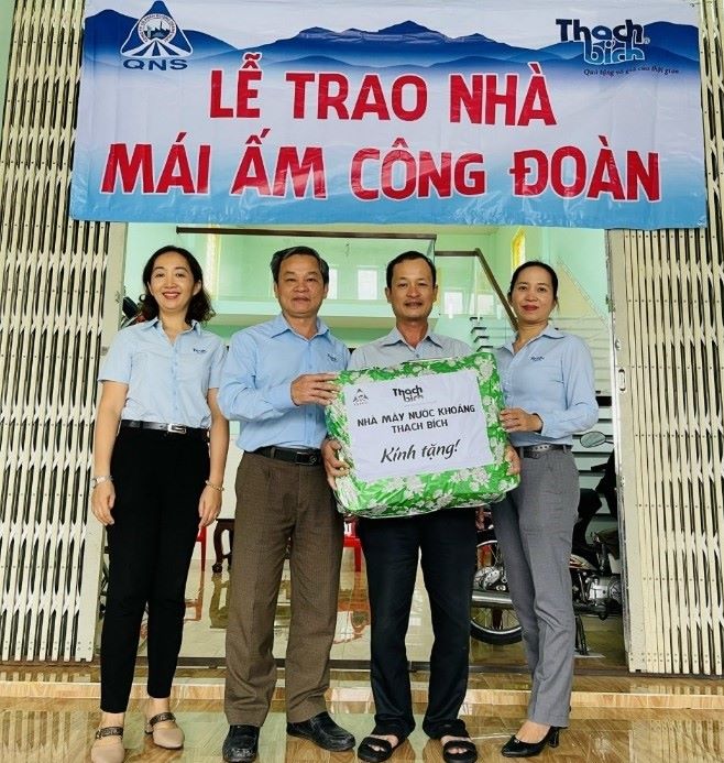 The Trade Union of Quang Ngai Sugar Joint Stock Company supports building trade union shelters for union members. Photo: Quang Ngai Sugar Joint Stock Company