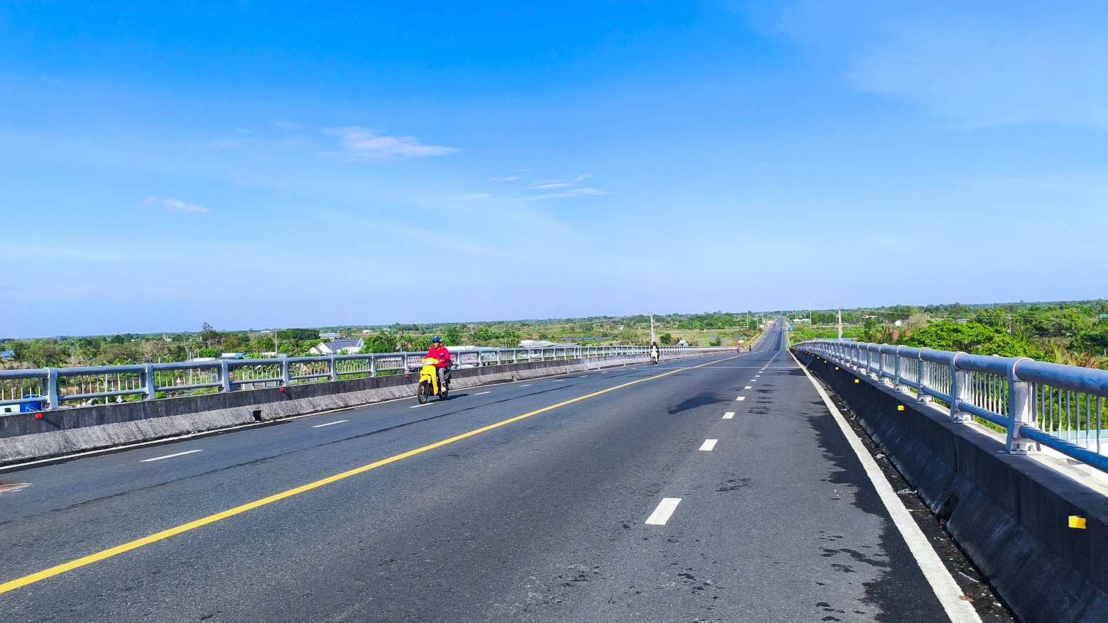 National Highway 1 bypass in Ca Mau, many newly planned roads will connect to this road to create a new urban space. Photo: Nhat Ho.