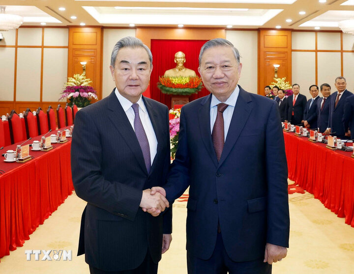 General Secretary Su Lin and Chinese Foreign Minister Wang Yi. Photo: VNA