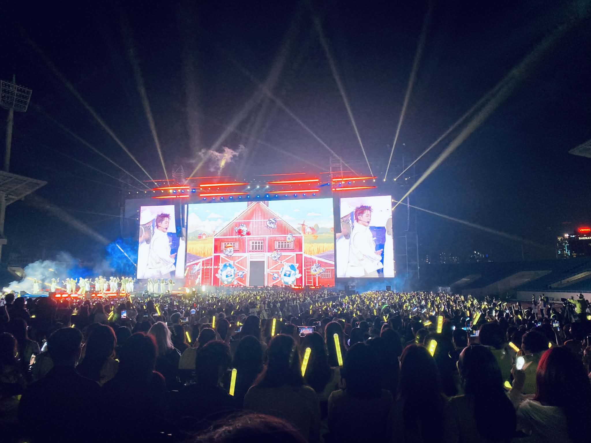 Không khí sôi động trong đêm nhạc “Anh trai say hi“. Ảnh Hiền Hương