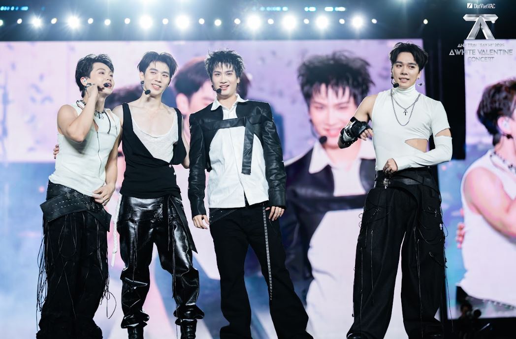 Bài hát “So Good” được trình diễn bởi Team So Good bao gồm: RIO, Hải Nam, Cody Nam Võ, Jaysonlei, và Lohan. Ảnh BTC