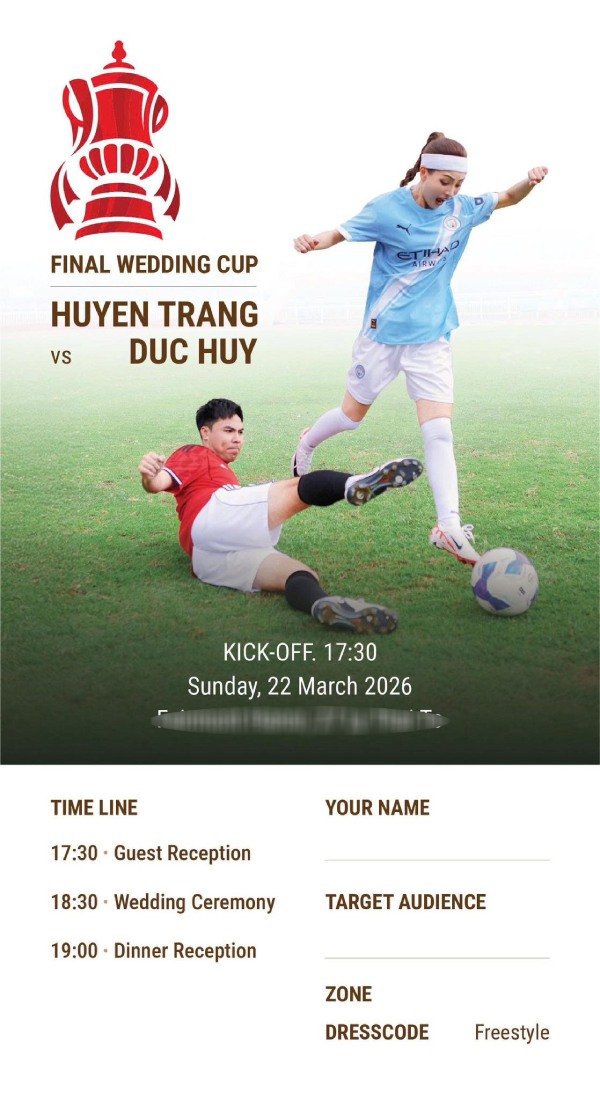 Tấm thiệp cưới độc đáo của cặp đôi tiền vệ Đức Huy và MC Huyền Trang. Ảnh: NVCC