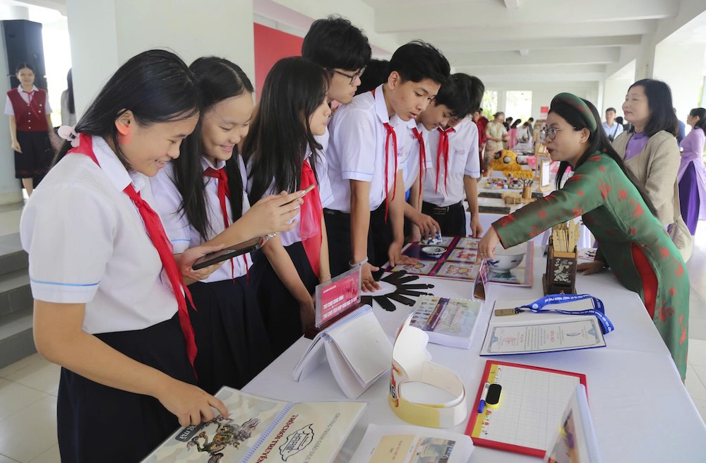 Students visit the space displaying heritage education products. Photo: Ngo Hien
