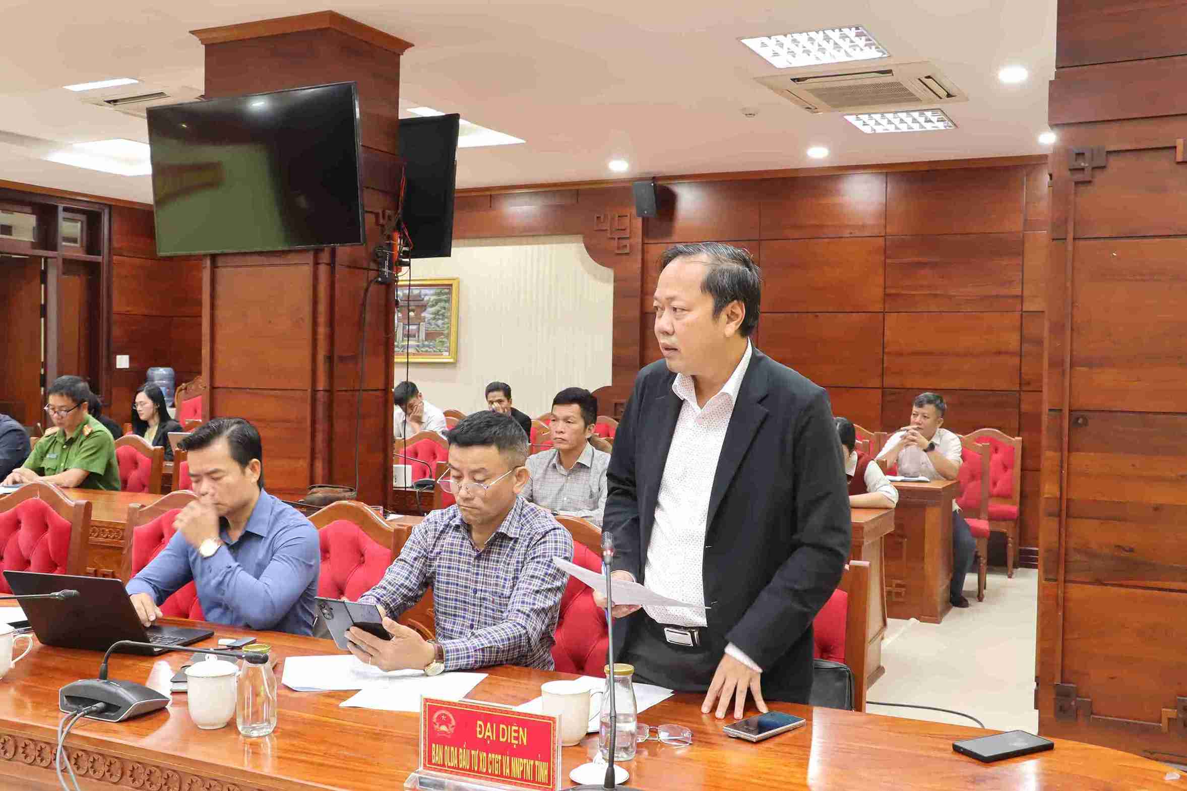  Ông Nguyễn Tài Minh - Phó Giám đốc Ban A thông tin về quá trình xử lý vụ việc. Ảnh: Bảo Trung