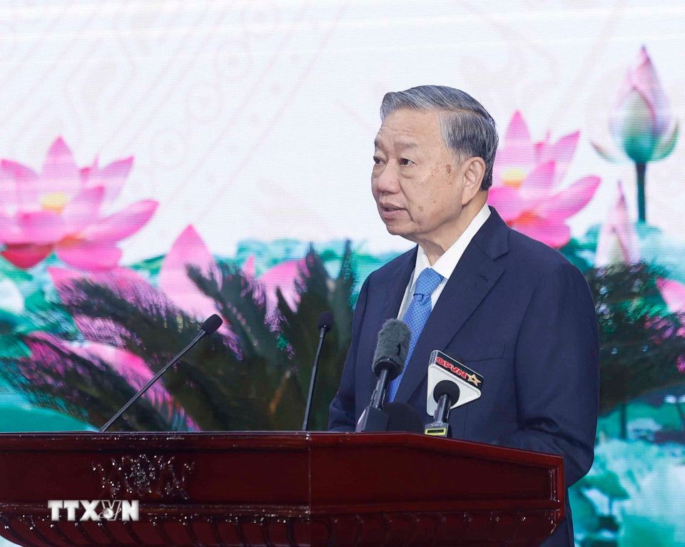 Tổng Bí thư Tô Lâm - Bí thư Quân ủy Trung ương - phát biểu chỉ đạo tại buổi làm việc. Ảnh: TTXVN