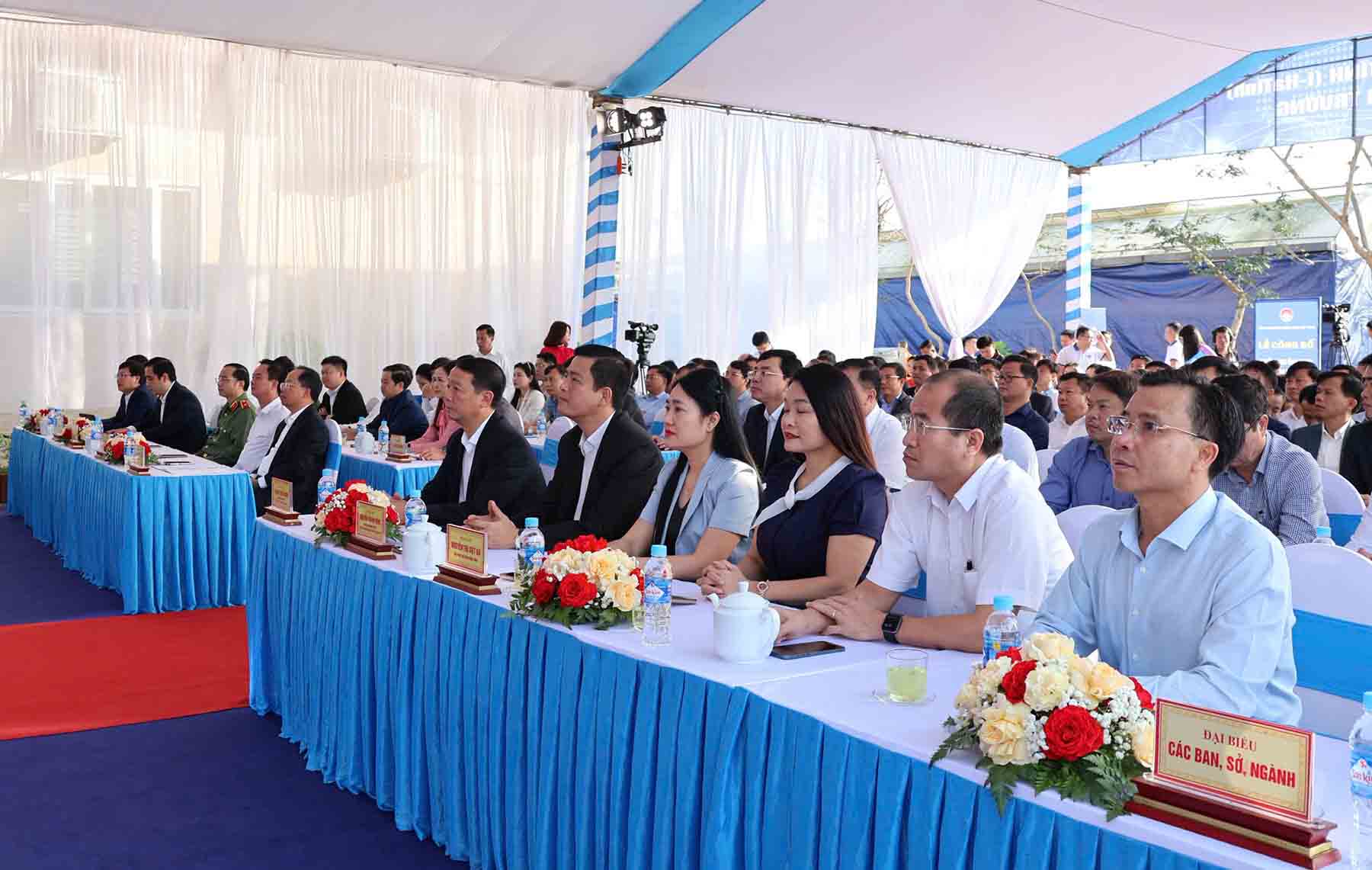 Đại biểu dự buổi lễ. Ảnh: Trần Tuấn