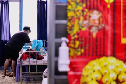 Với người lao động tự do, việc nhập viện đồng nghĩa với thu nhập bằng không. Nguồn ảnh: VGP