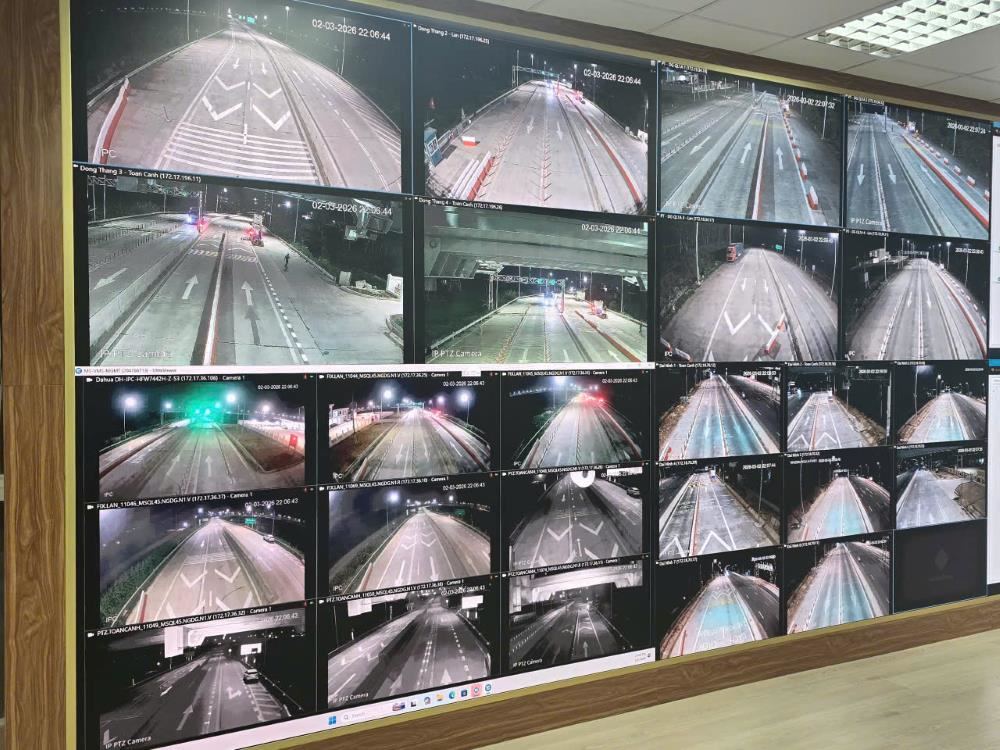 Dữ liệu từ các camera trên cao tốc Vĩnh Hảo - Phan Thiết truyền về trung tâm điều hành. Ảnh: Duy Tuấn 