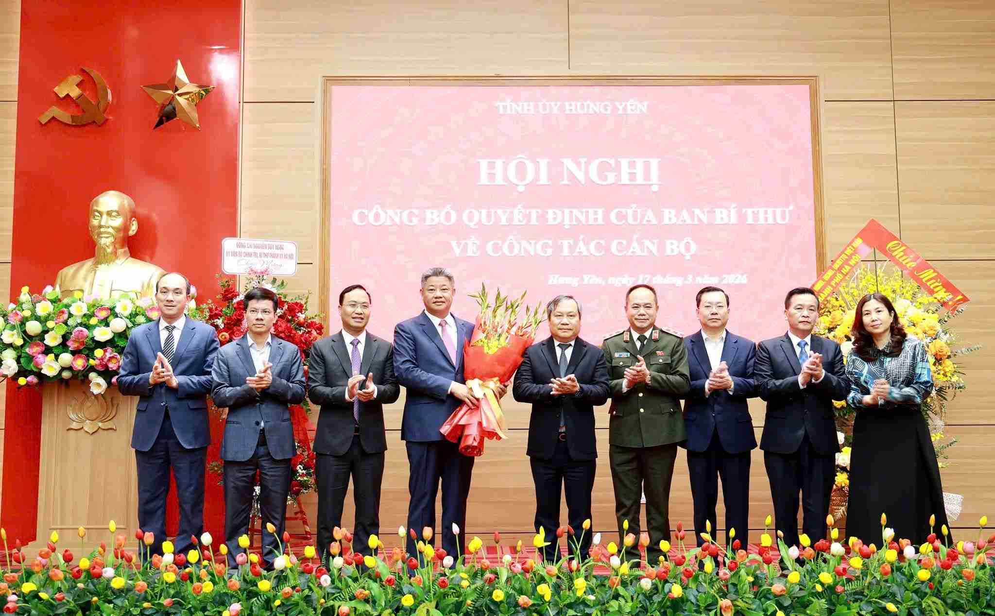 Hội nghị công bố quyết định điều động, chỉ định đồng chí Nguyễn Mạnh Quyền. Ảnh: Quang Anh