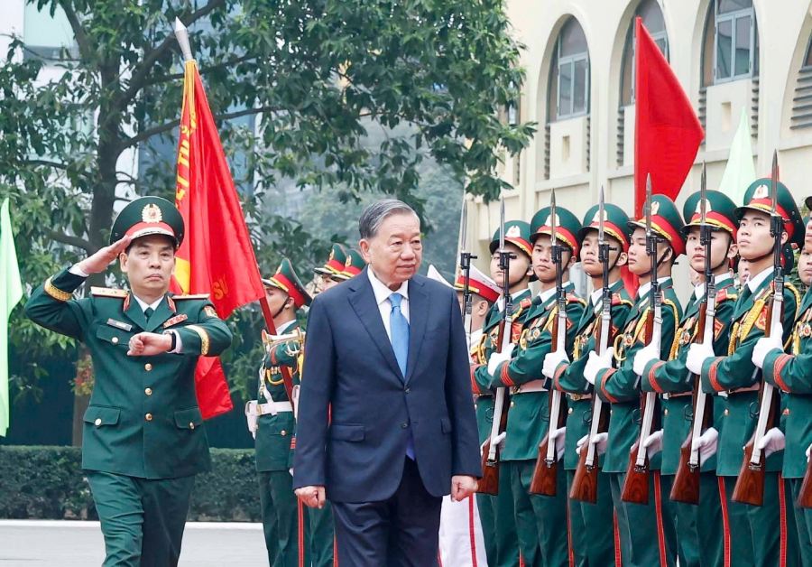 Tổng Bí thư Tô Lâm - Bí thư Quân ủy Trung ương đến thăm và làm việc với Học viện Kỹ thuật quân sự. Ảnh: TTXVN