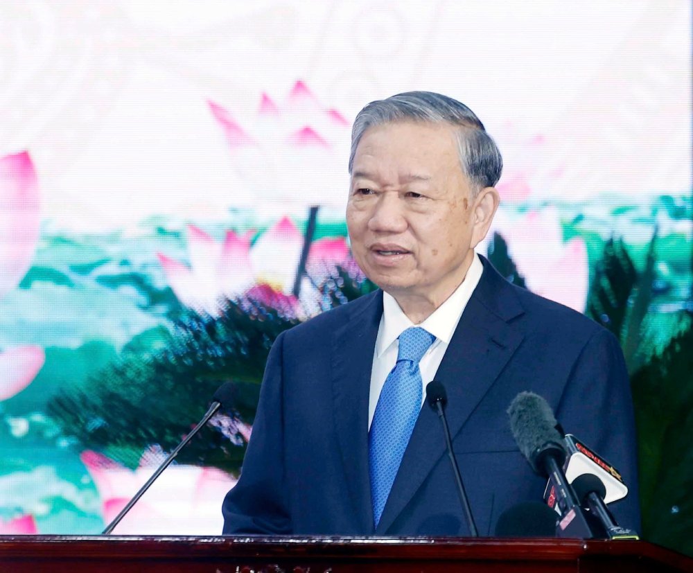 General Secretary To Lam requested to build the Military Technical Academy as the leading innovation center of the nation. Photo: VNA