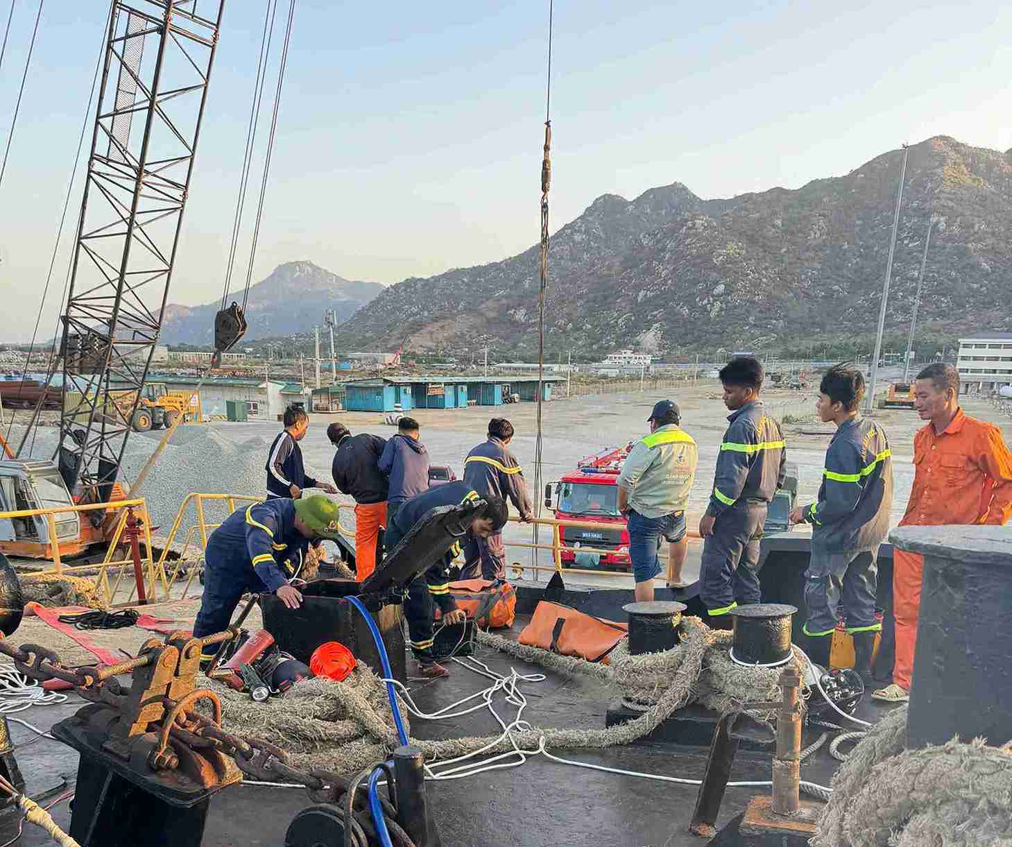 Hiện có 2 thuyền viên còn sống và được điều trị tại bệnh viện. Ảnh: Công an tỉnh Khánh Hòa